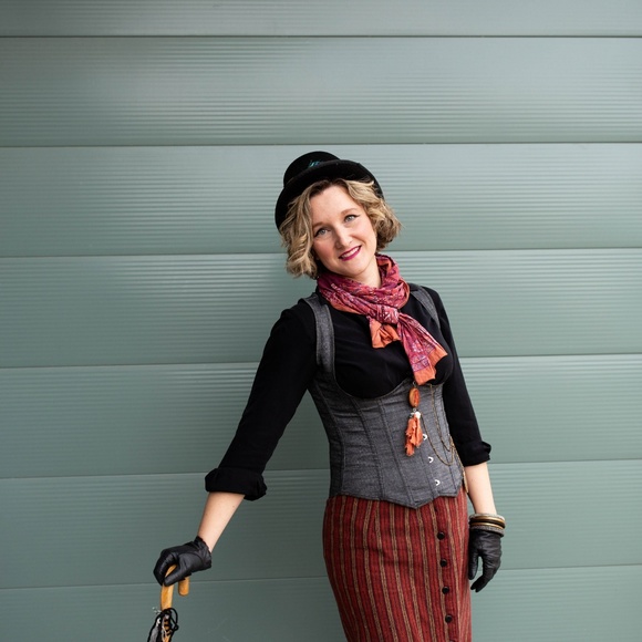 Meet your Posher, Liv - Picture 3 of 3